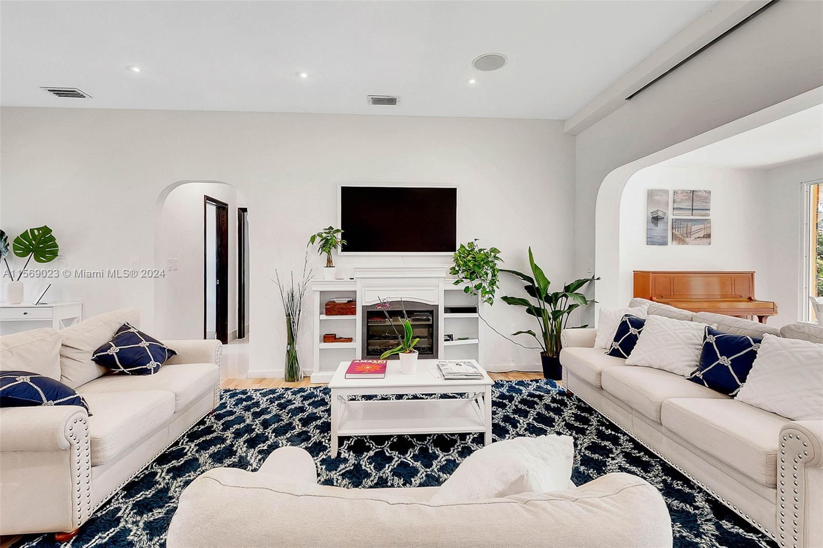 1510 Cleveland Rd, Miami Beach, Florida 33141, 5 Bedrooms Bedrooms, ,4 BathroomsBathrooms,Residential,For Sale,1510 Cleveland Rd,A11569023