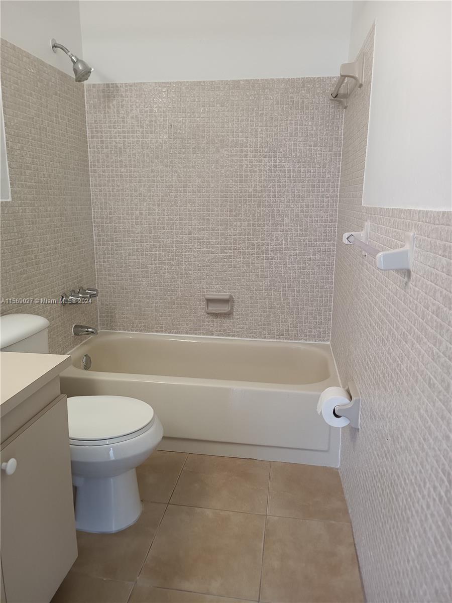 Hollywood, Florida 33021, 2 Bedrooms Bedrooms, ,2 BathroomsBathrooms,Residentiallease,For Rent,A11569027