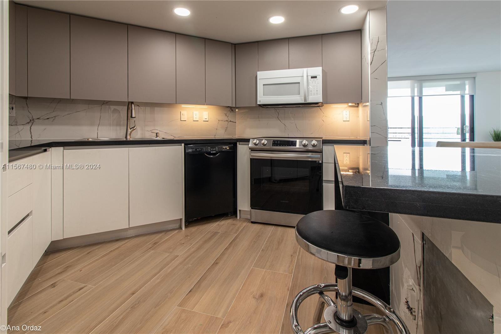 500 THREE ISLANDS BLVD 527, Hallandale Beach, Florida 33009, 1 Bedroom Bedrooms, ,1 BathroomBathrooms,Residentiallease,For Rent,500 THREE ISLANDS BLVD 527,A11567480