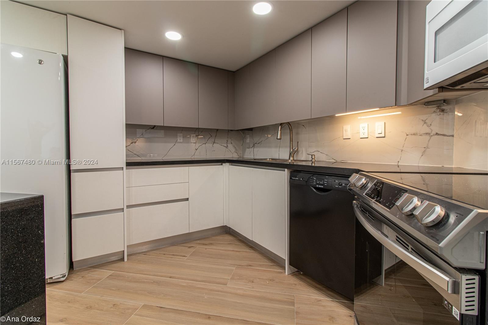 500 THREE ISLANDS BLVD 527, Hallandale Beach, Florida 33009, 1 Bedroom Bedrooms, ,1 BathroomBathrooms,Residentiallease,For Rent,500 THREE ISLANDS BLVD 527,A11567480