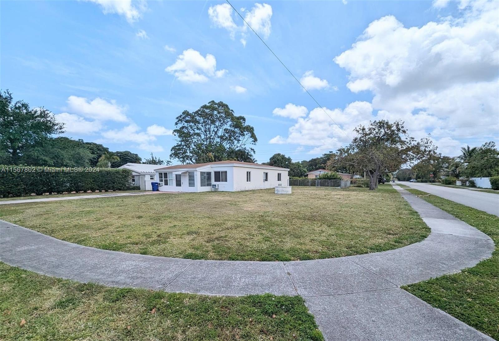 1300 NE 180th St, North Miami Beach, Florida 33162, 3 Bedrooms Bedrooms, ,1 BathroomBathrooms,Residentiallease,For Rent,1300 NE 180th St,A11567802