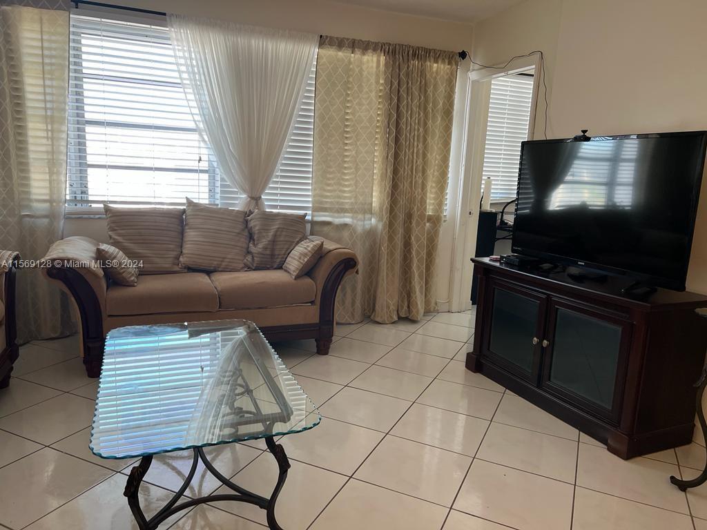 215 SE 3rd Ave 403A, Hallandale Beach, Florida 33009, 1 Bedroom Bedrooms, ,1 BathroomBathrooms,Residential,For Sale,215 SE 3rd Ave 403A,A11569128