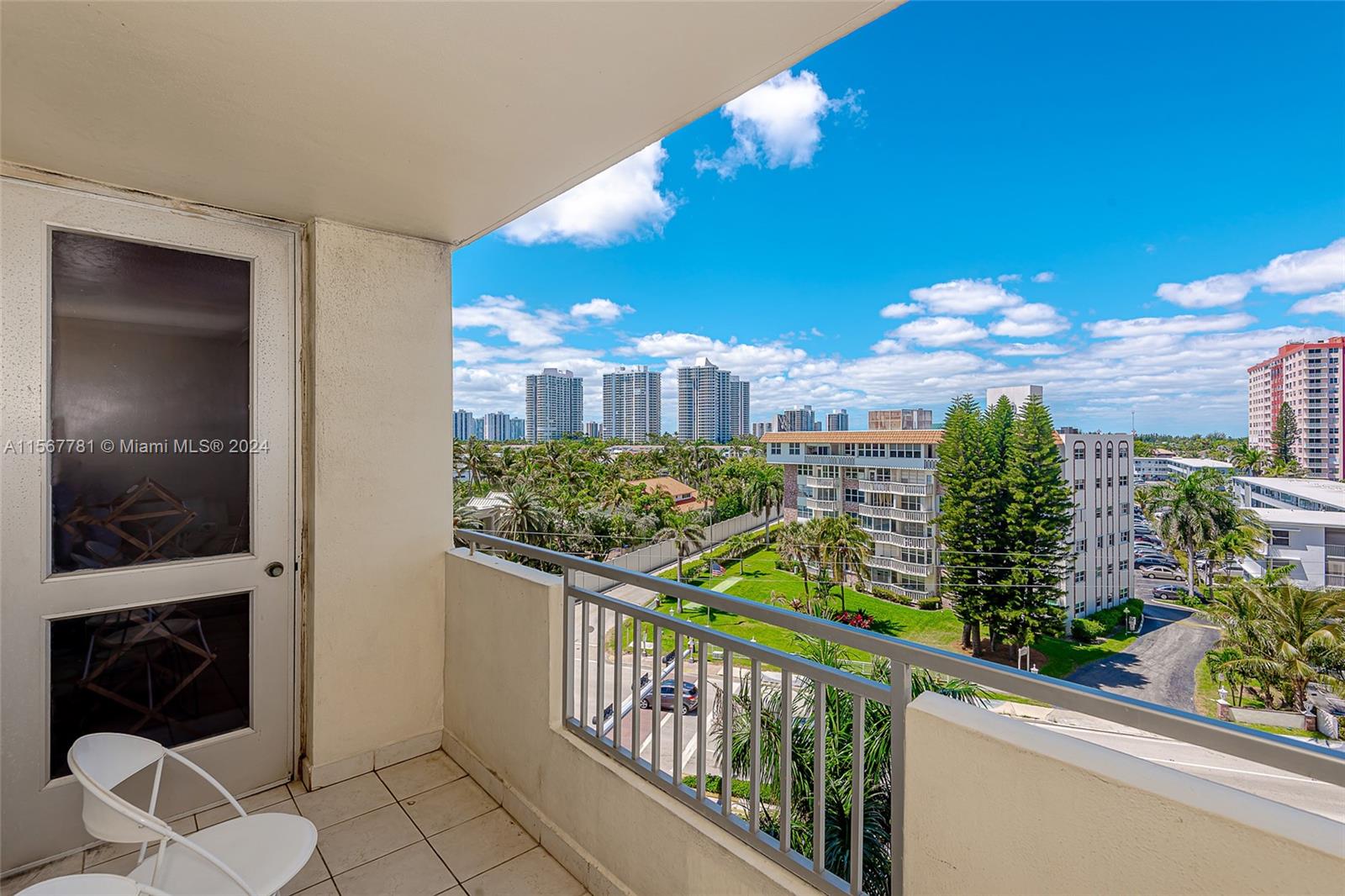 3180 S Ocean 517, Hallandale Beach, Florida 33009, 1 Bedroom Bedrooms, ,1 BathroomBathrooms,Residential,For Sale,3180 S Ocean 517,A11567781