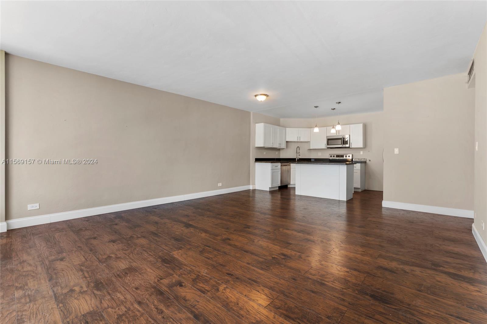 1408 Brickell Bay Dr 205, Miami, Florida 33131, 1 Bedroom Bedrooms, ,1 BathroomBathrooms,Residential,For Sale,1408 Brickell Bay Dr 205,A11569157