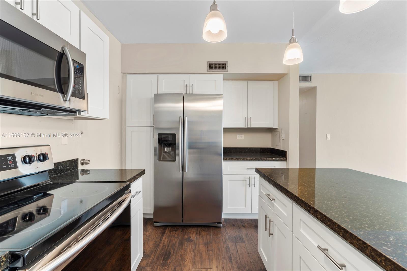 1408 Brickell Bay Dr 205, Miami, Florida 33131, 1 Bedroom Bedrooms, ,1 BathroomBathrooms,Residential,For Sale,1408 Brickell Bay Dr 205,A11569157