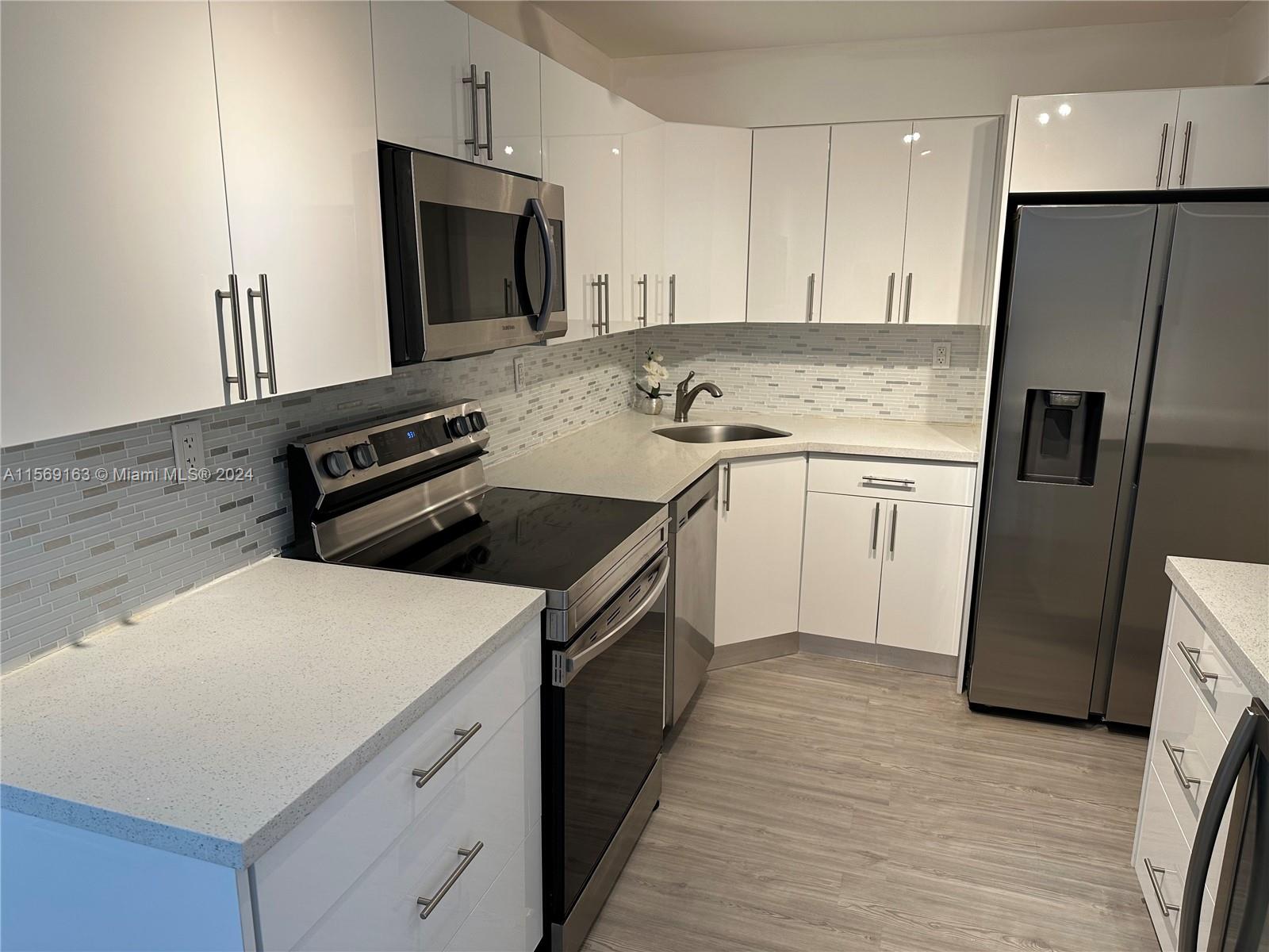 6039 Collins Ave PH23, Miami Beach, Florida 33140, 2 Bedrooms Bedrooms, ,2 BathroomsBathrooms,Residentiallease,For Rent,6039 Collins Ave PH23,A11569163