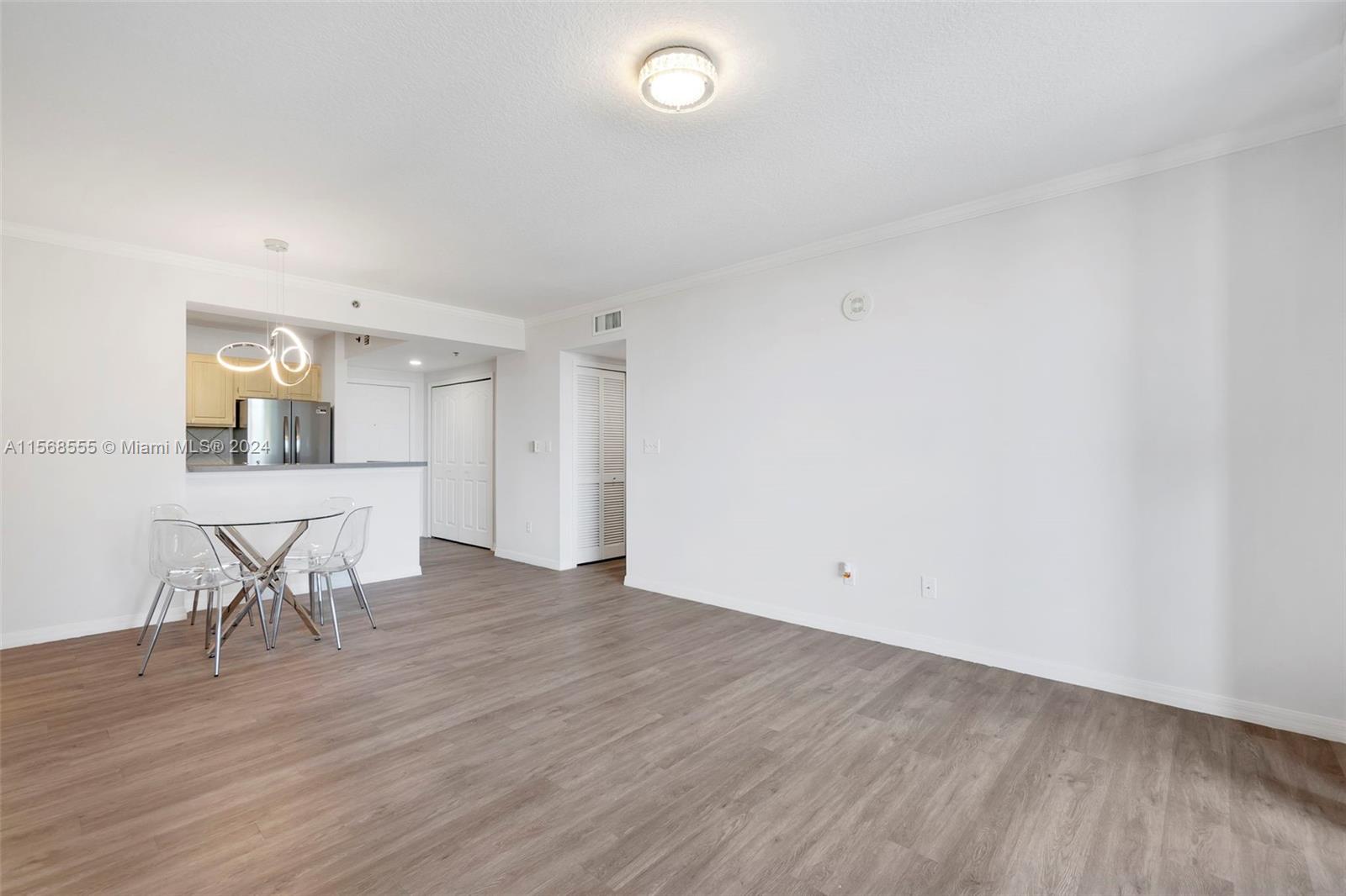 2665 SW 37th Ave 301, Miami, Florida 33133, 1 Bedroom Bedrooms, ,1 BathroomBathrooms,Residentiallease,For Rent,2665 SW 37th Ave 301,A11568555
