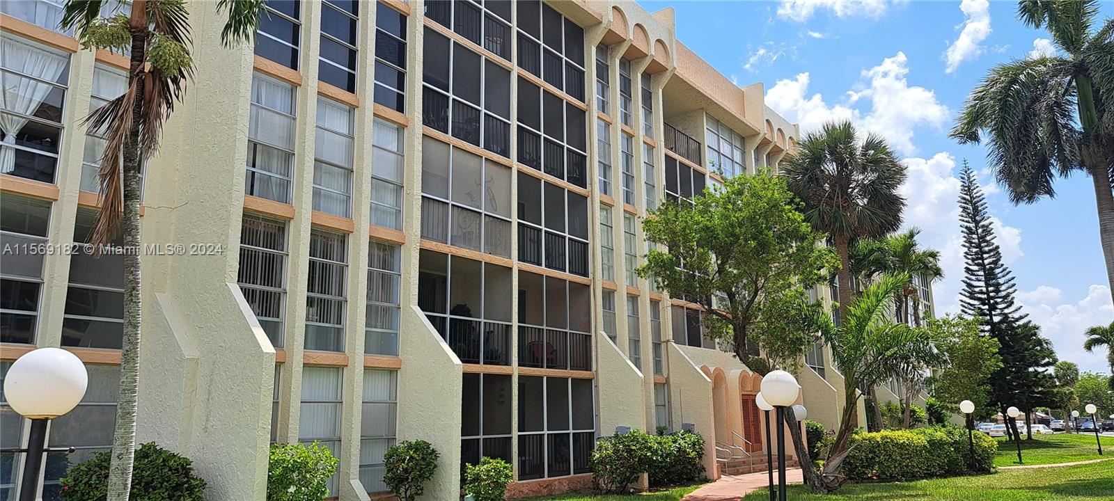 851 Three Islands Blvd 516, Hallandale Beach, Florida 33009, 1 Bedroom Bedrooms, ,1 BathroomBathrooms,Residentiallease,For Rent,851 Three Islands Blvd 516,A11569182