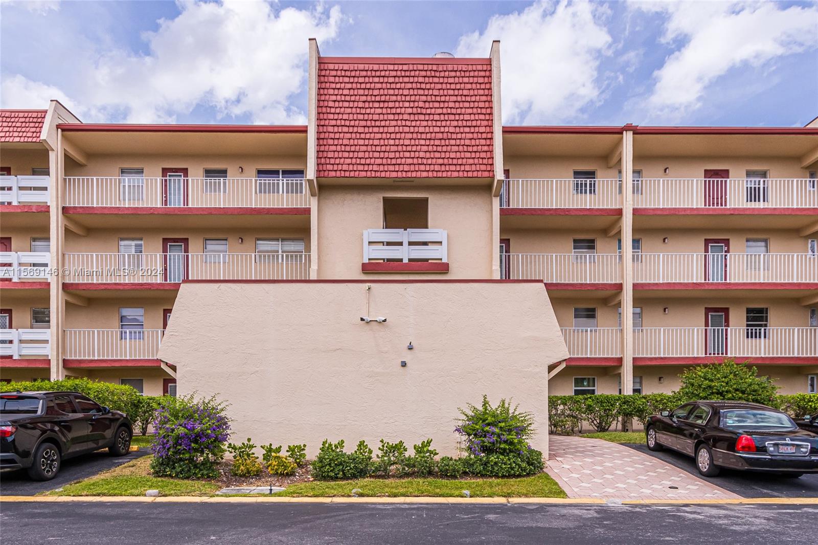 1010 Country Club Dr 205, Margate, Florida 33063, 1 Bedroom Bedrooms, ,1 BathroomBathrooms,Residential,For Sale,1010 Country Club Dr 205,A11569146