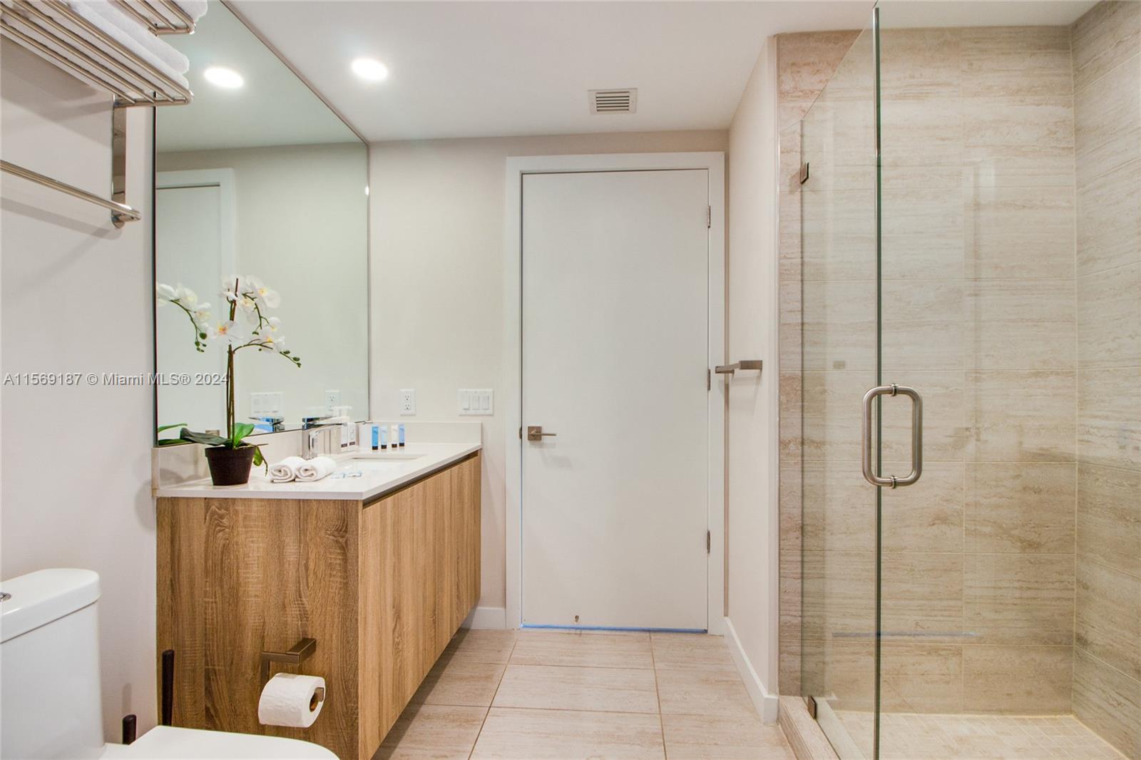 3900 Biscayne Blvd N-713, Miami, Florida 33137, 1 Bedroom Bedrooms, ,1 BathroomBathrooms,Residential,For Sale,3900 Biscayne Blvd N-713,A11569187