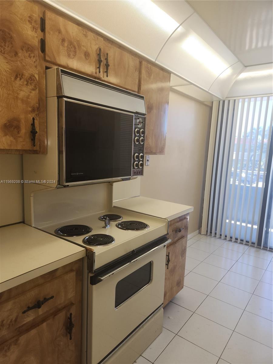 8201 Byron Ave 209, Miami Beach, Florida 33141, 2 Bedrooms Bedrooms, ,2 BathroomsBathrooms,Residential,For Sale,8201 Byron Ave 209,A11569208