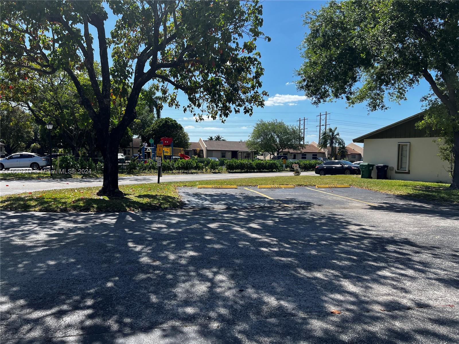 guest parking , park