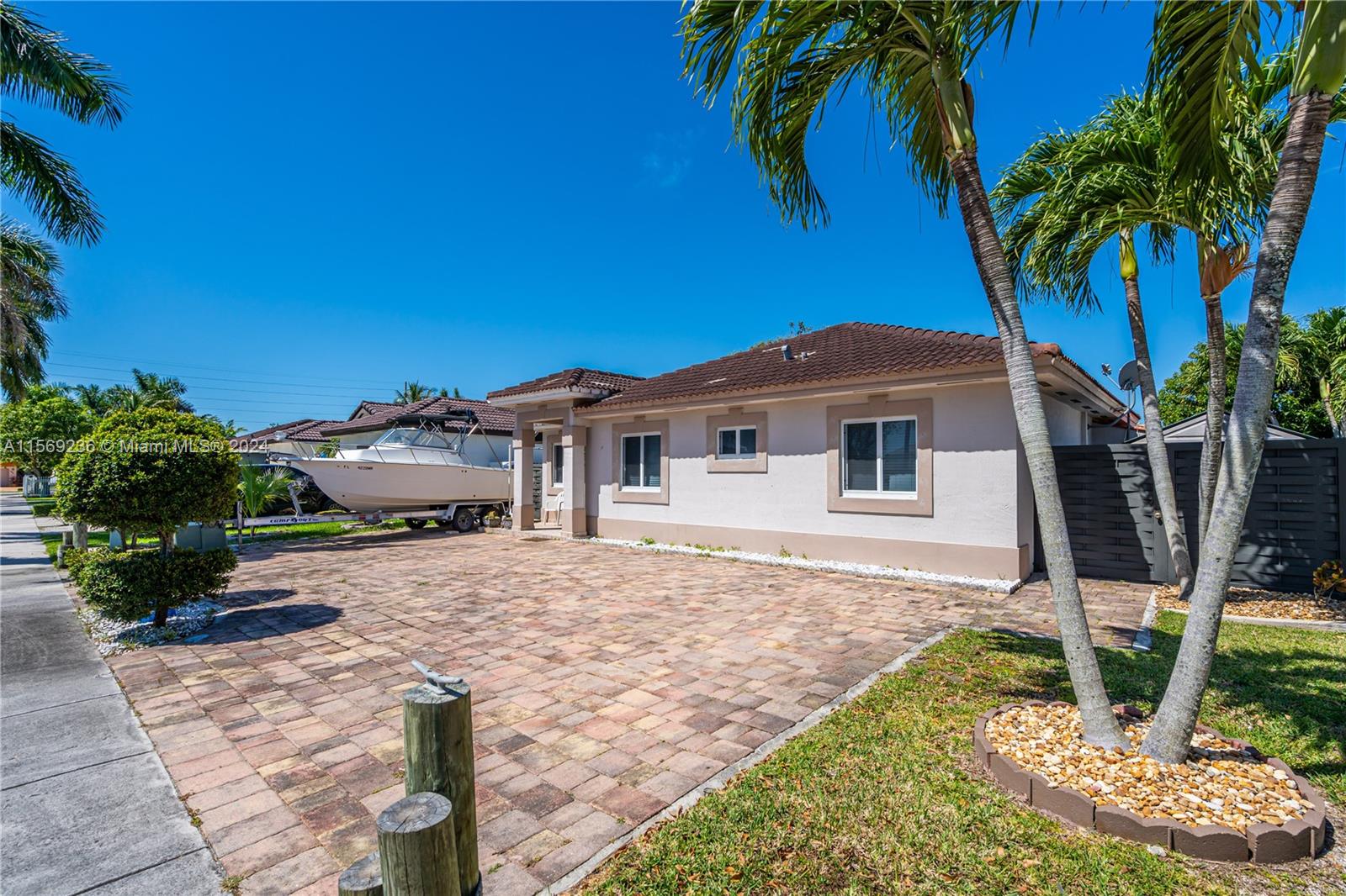 706 SE 14th Pl, Homestead, Florida 33033, 3 Bedrooms Bedrooms, ,2 BathroomsBathrooms,Residential,For Sale,706 SE 14th Pl,A11569236