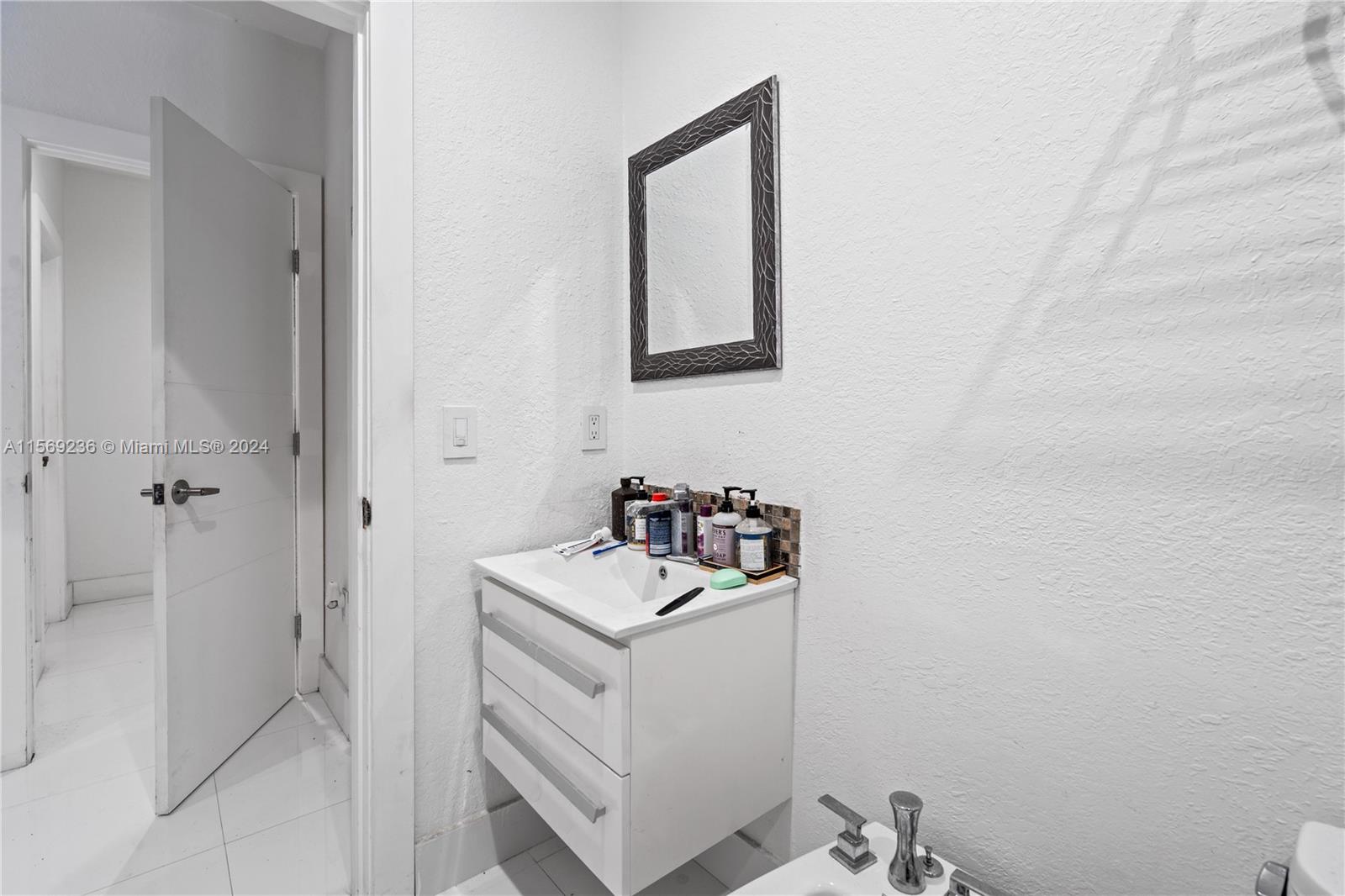 706 SE 14th Pl, Homestead, Florida 33033, 3 Bedrooms Bedrooms, ,2 BathroomsBathrooms,Residential,For Sale,706 SE 14th Pl,A11569236