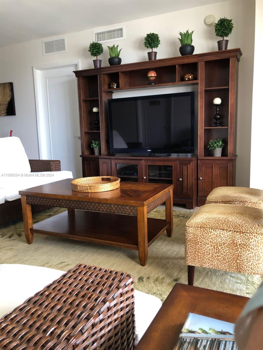 1800 S Ocean Dr 908, Hallandale Beach, Florida 33009, 3 Bedrooms Bedrooms, ,3 BathroomsBathrooms,Residentiallease,For Rent,1800 S Ocean Dr 908,A11569254
