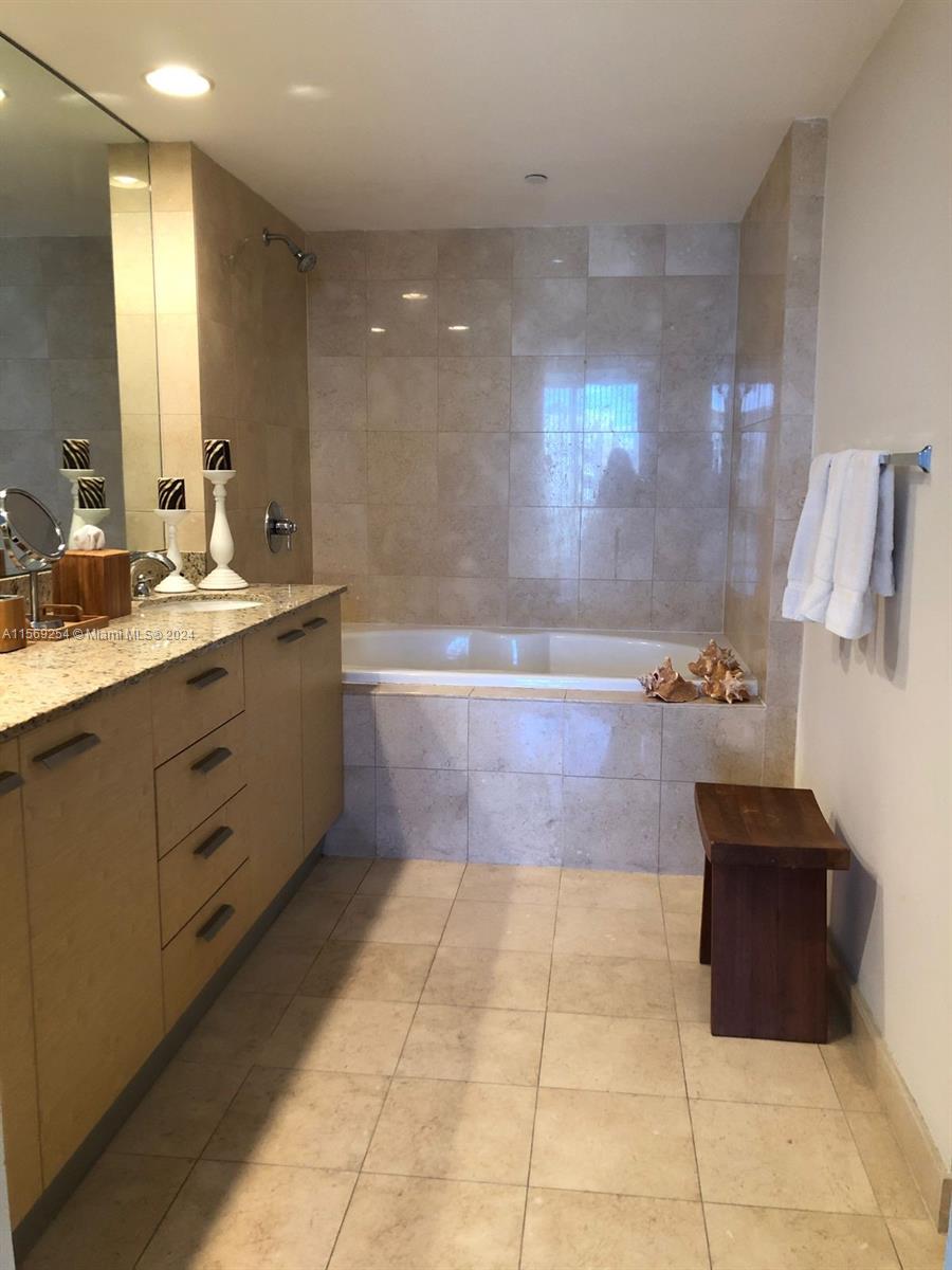 1800 S Ocean Dr 908, Hallandale Beach, Florida 33009, 3 Bedrooms Bedrooms, ,3 BathroomsBathrooms,Residentiallease,For Rent,1800 S Ocean Dr 908,A11569254