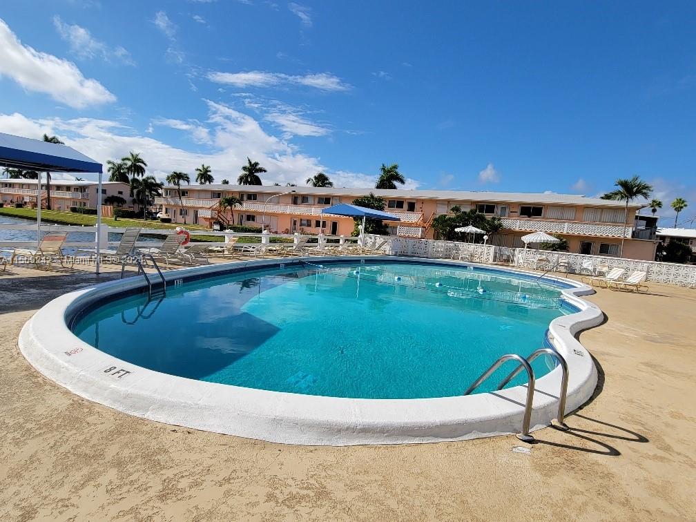 820 SW 11th Ave 8B, Hallandale Beach, Florida 33009, 1 Bedroom Bedrooms, ,1 BathroomBathrooms,Residential,For Sale,820 SW 11th Ave 8B,A11569242