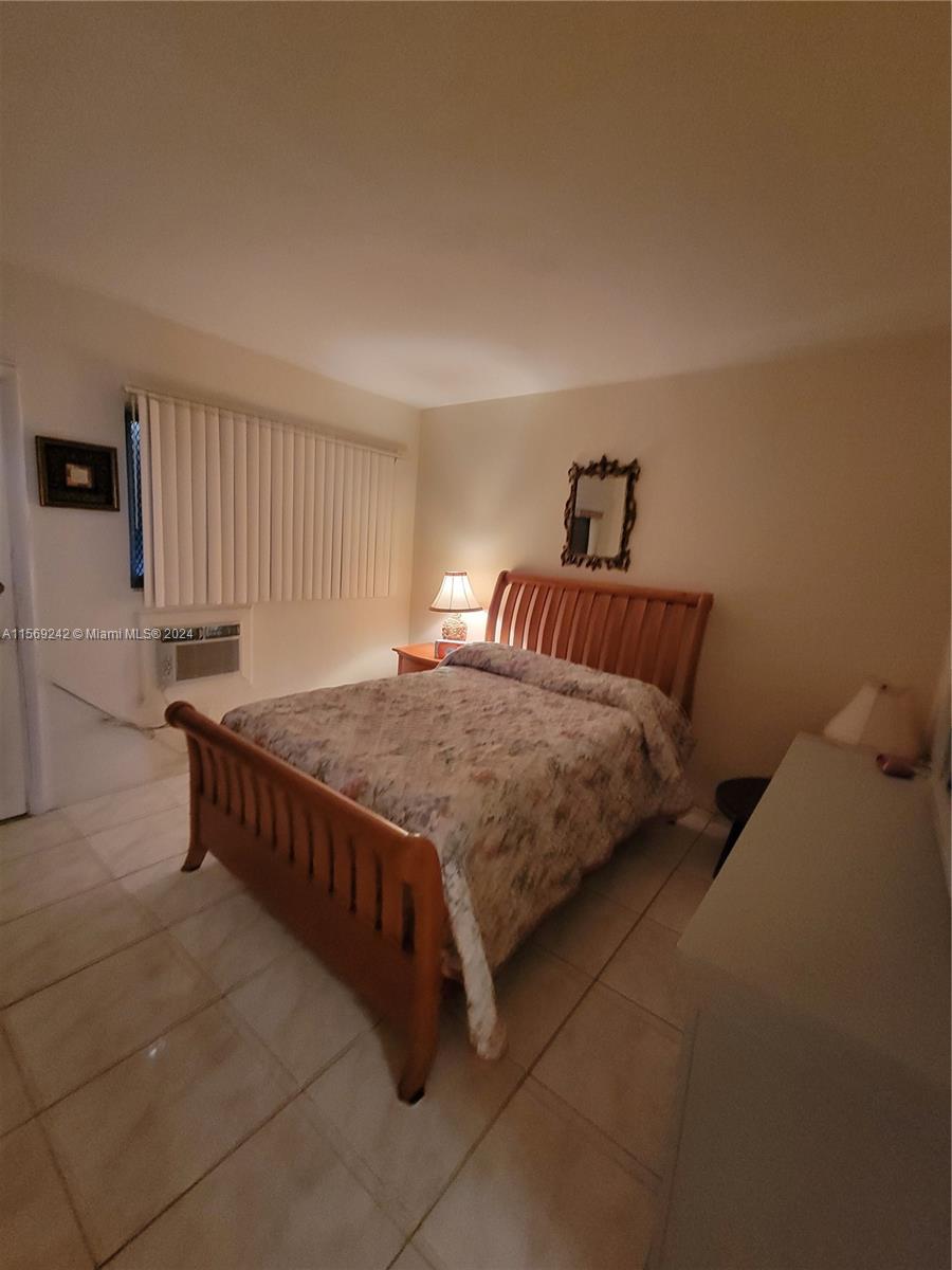 820 SW 11th Ave 8B, Hallandale Beach, Florida 33009, 1 Bedroom Bedrooms, ,1 BathroomBathrooms,Residential,For Sale,820 SW 11th Ave 8B,A11569242