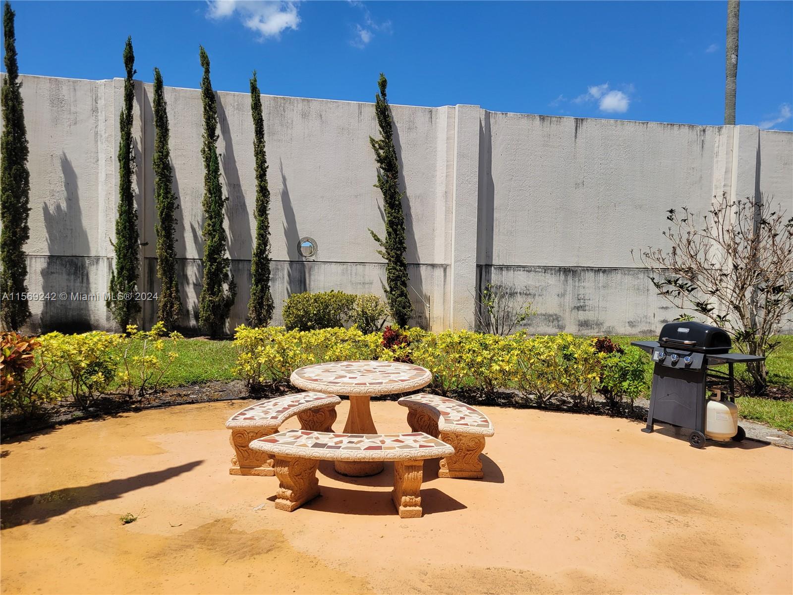 820 SW 11th Ave 8B, Hallandale Beach, Florida 33009, 1 Bedroom Bedrooms, ,1 BathroomBathrooms,Residential,For Sale,820 SW 11th Ave 8B,A11569242