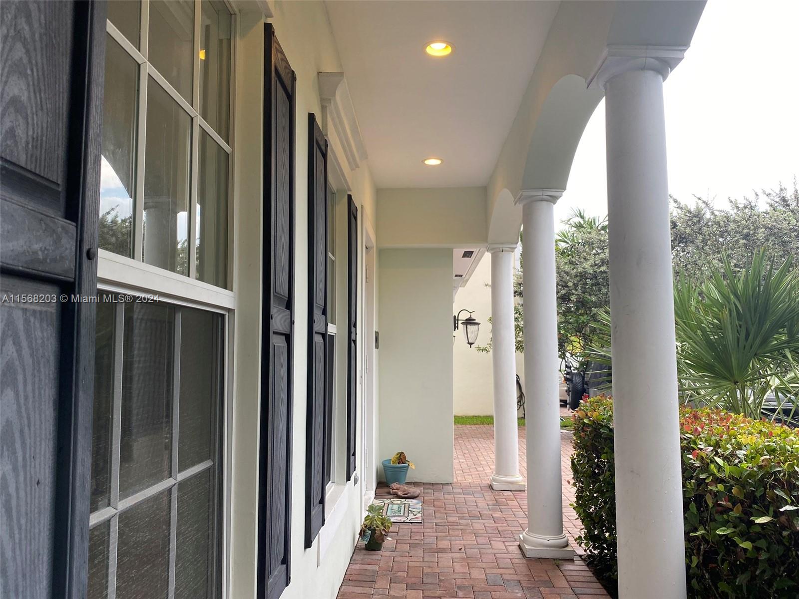 1317 SW 23rd St, Fort Lauderdale, Florida 33315, 5 Bedrooms Bedrooms, ,4 BathroomsBathrooms,Residentiallease,For Rent,1317 SW 23rd St,A11568203