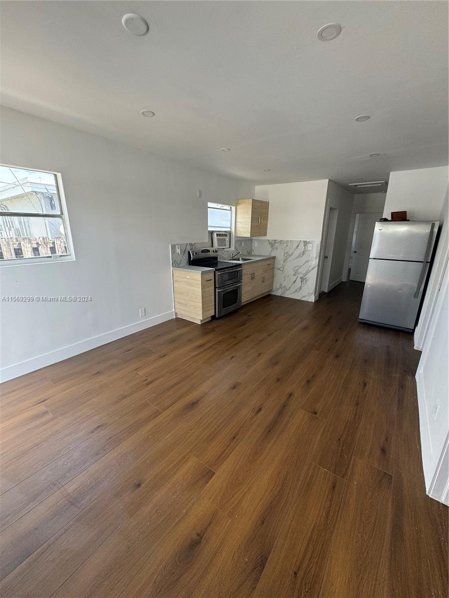 517 NW 1st Ave 1, Hallandale Beach, Florida 33009, 3 Bedrooms Bedrooms, ,1 BathroomBathrooms,Residentiallease,For Rent,517 NW 1st Ave 1,A11569299