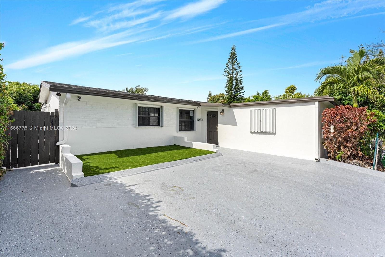 7760 NW 34th St A, Davie, Florida 33024, 2 Bedrooms Bedrooms, ,1 BathroomBathrooms,Residentiallease,For Rent,7760 NW 34th St A,A11566778