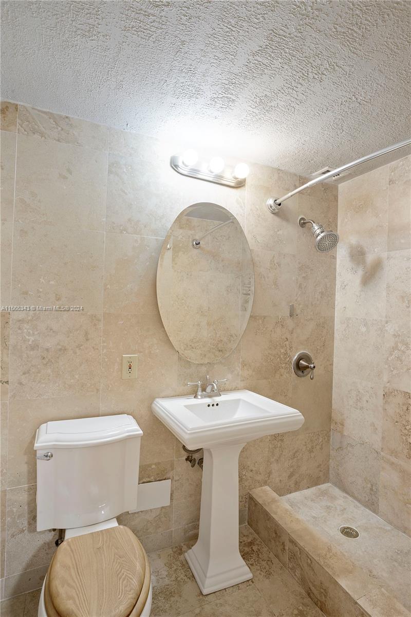 880 NE 69th St 8G, Miami, Florida 33138, 1 Bedroom Bedrooms, ,1 BathroomBathrooms,Residentiallease,For Rent,880 NE 69th St 8G,A11565343