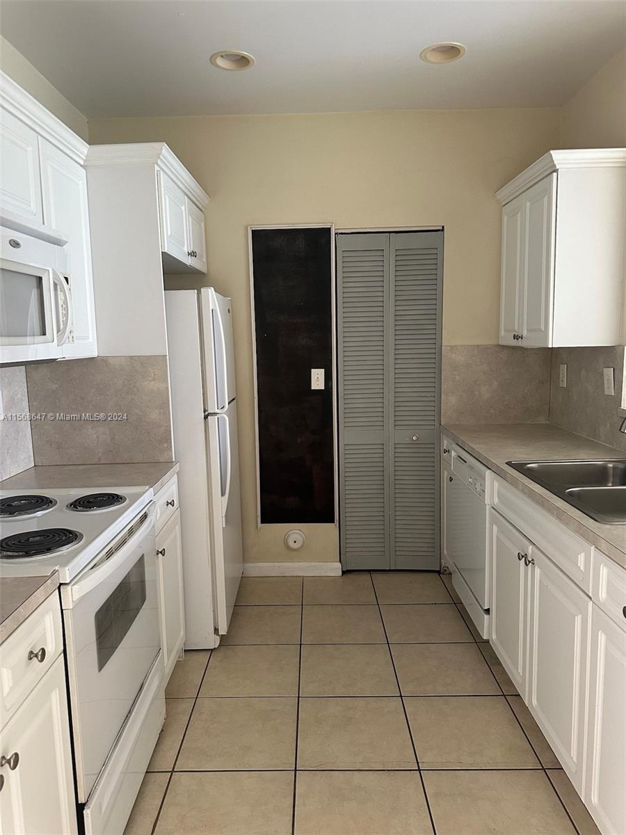 1040 NE 42nd Pl 0, Homestead, Florida 33033, 3 Bedrooms Bedrooms, ,3 BathroomsBathrooms,Residentiallease,For Rent,1040 NE 42nd Pl 0,A11568647