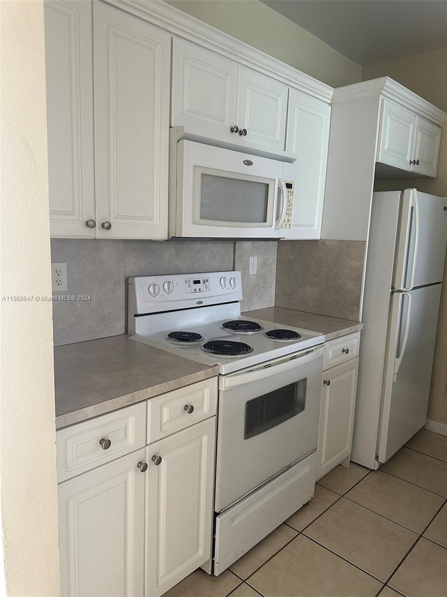 1040 NE 42nd Pl 0, Homestead, Florida 33033, 3 Bedrooms Bedrooms, ,3 BathroomsBathrooms,Residentiallease,For Rent,1040 NE 42nd Pl 0,A11568647