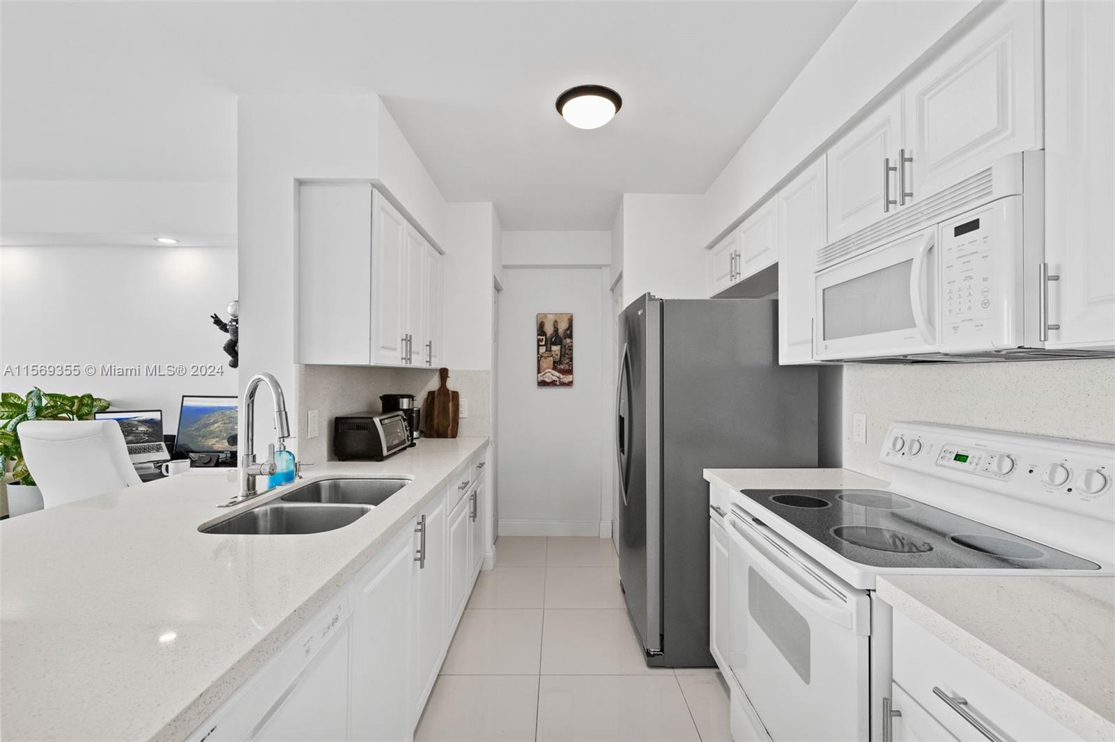 1155 Brickell Bay Dr 2005, Miami, Florida 33131, 1 Bedroom Bedrooms, ,1 BathroomBathrooms,Residential,For Sale,1155 Brickell Bay Dr 2005,A11569355