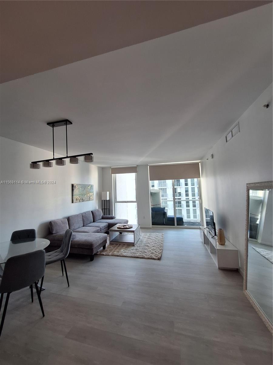 253 NE 2nd St 2606, Miami, Florida 33132, 1 Bedroom Bedrooms, ,1 BathroomBathrooms,Residentiallease,For Rent,253 NE 2nd St 2606,A11569114