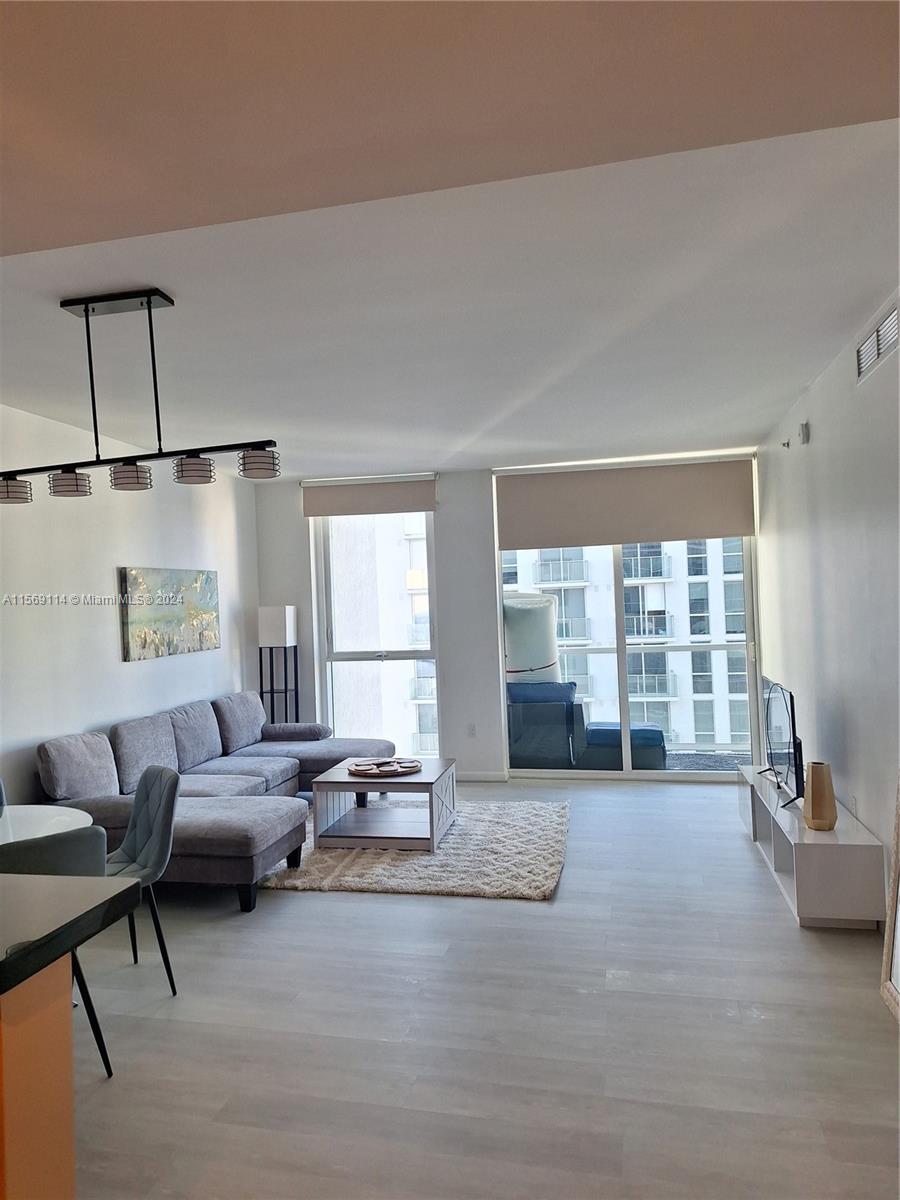 253 NE 2nd St 2606, Miami, Florida 33132, 1 Bedroom Bedrooms, ,1 BathroomBathrooms,Residentiallease,For Rent,253 NE 2nd St 2606,A11569114