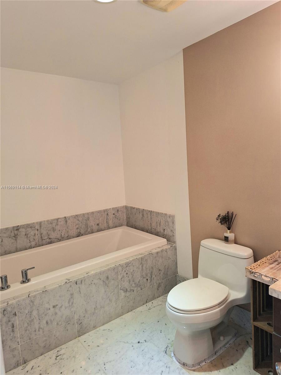 253 NE 2nd St 2606, Miami, Florida 33132, 1 Bedroom Bedrooms, ,1 BathroomBathrooms,Residentiallease,For Rent,253 NE 2nd St 2606,A11569114