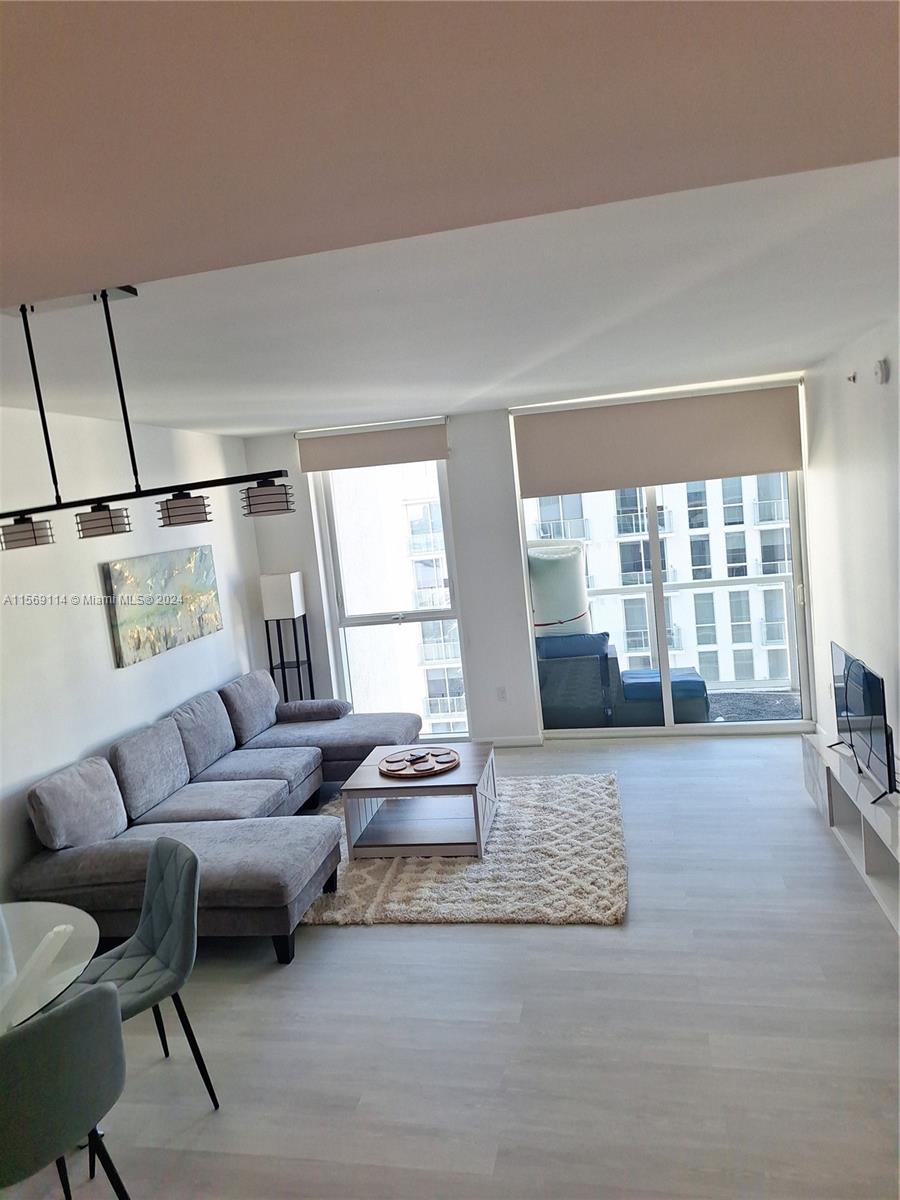 253 NE 2nd St 2606, Miami, Florida 33132, 1 Bedroom Bedrooms, ,1 BathroomBathrooms,Residentiallease,For Rent,253 NE 2nd St 2606,A11569114