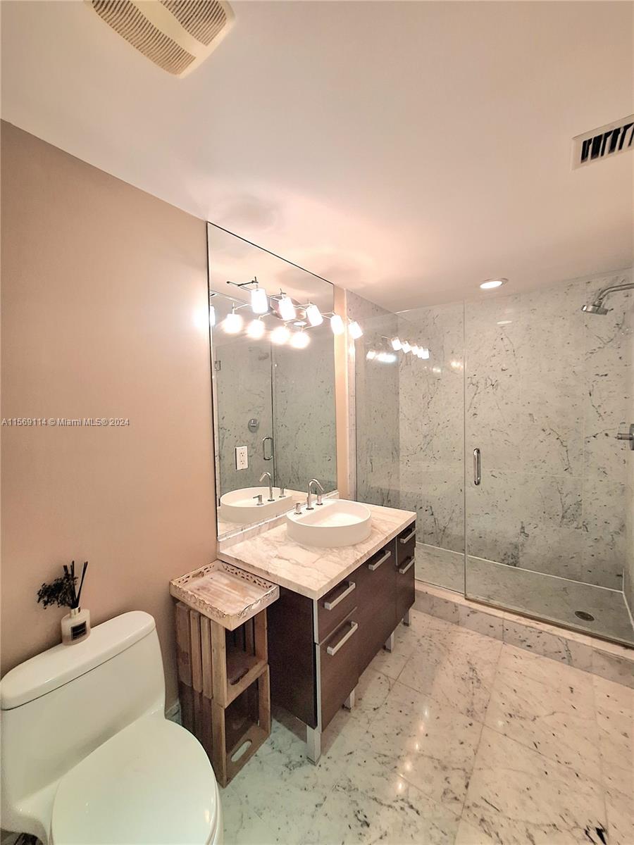 253 NE 2nd St 2606, Miami, Florida 33132, 1 Bedroom Bedrooms, ,1 BathroomBathrooms,Residentiallease,For Rent,253 NE 2nd St 2606,A11569114