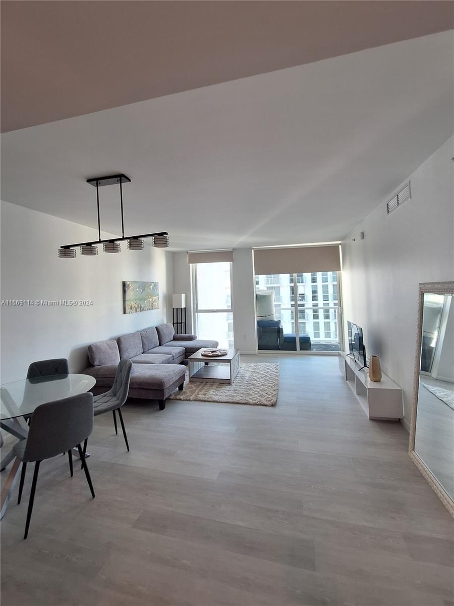 253 NE 2nd St 2606, Miami, Florida 33132, 1 Bedroom Bedrooms, ,1 BathroomBathrooms,Residentiallease,For Rent,253 NE 2nd St 2606,A11569114