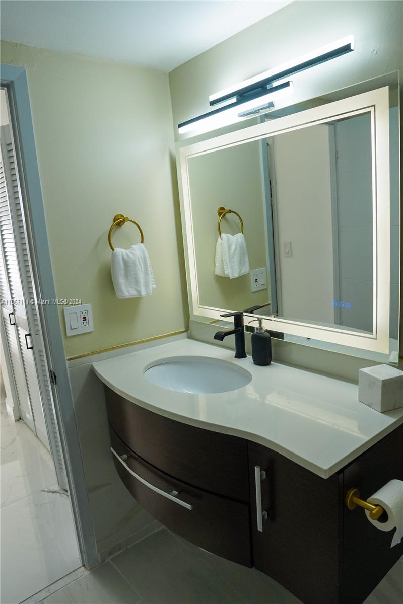 2500 Parkview Dr 904, Hallandale Beach, Florida 33009, 1 Bedroom Bedrooms, ,1 BathroomBathrooms,Residentiallease,For Rent,2500 Parkview Dr 904,A11567111
