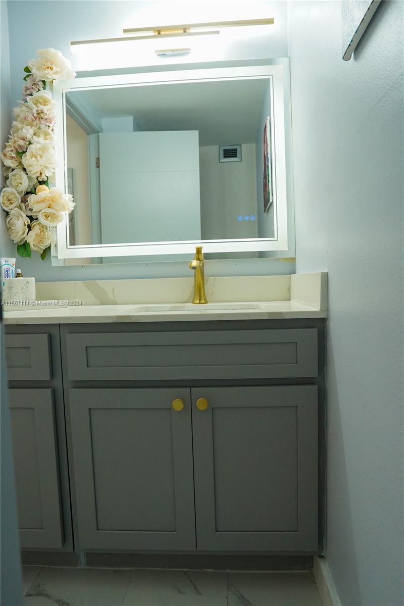2500 Parkview Dr 904, Hallandale Beach, Florida 33009, 1 Bedroom Bedrooms, ,1 BathroomBathrooms,Residentiallease,For Rent,2500 Parkview Dr 904,A11567111