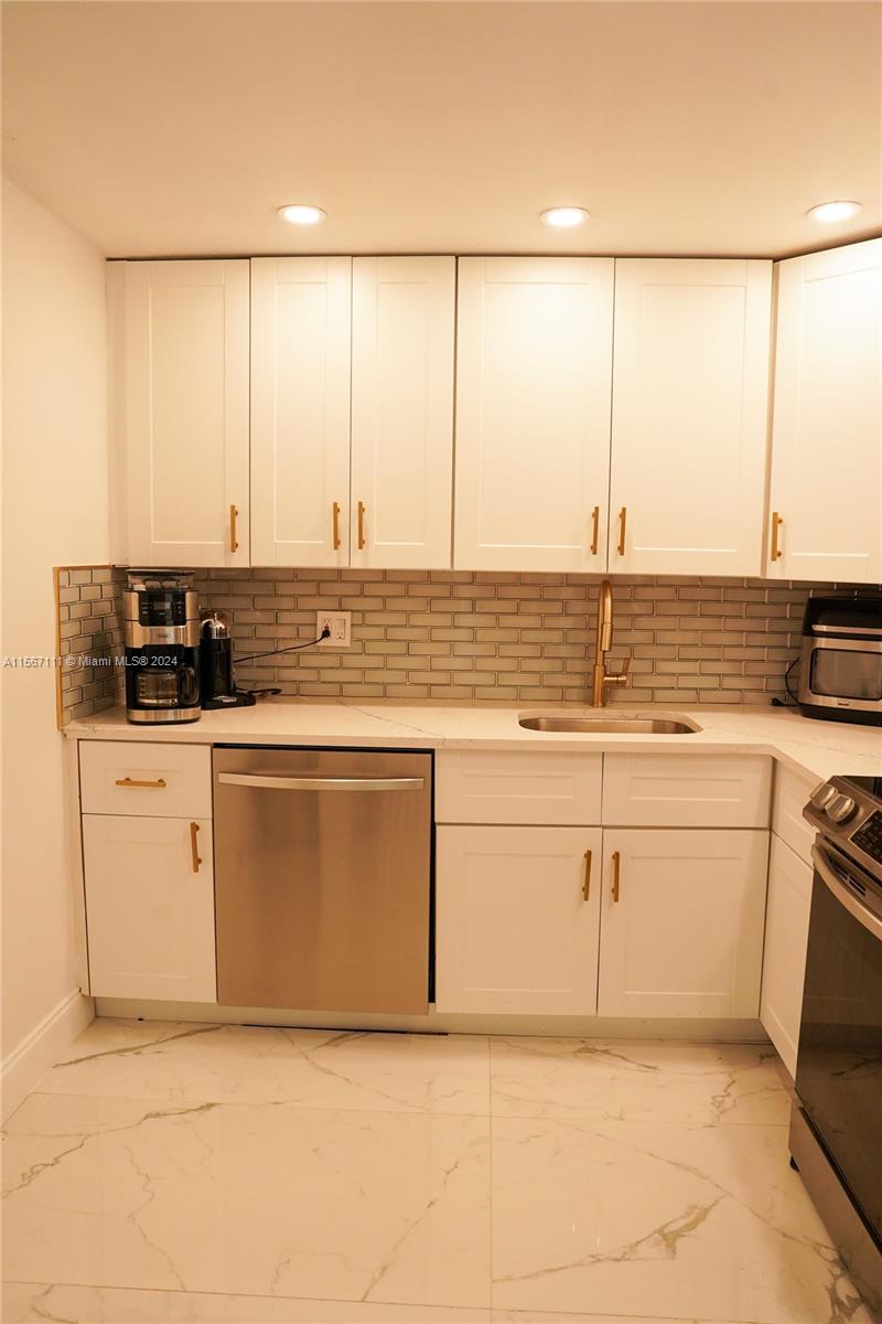 2500 Parkview Dr 904, Hallandale Beach, Florida 33009, 1 Bedroom Bedrooms, ,1 BathroomBathrooms,Residentiallease,For Rent,2500 Parkview Dr 904,A11567111