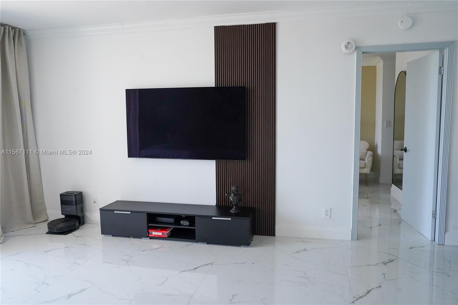 2500 Parkview Dr 904, Hallandale Beach, Florida 33009, 1 Bedroom Bedrooms, ,1 BathroomBathrooms,Residentiallease,For Rent,2500 Parkview Dr 904,A11567111