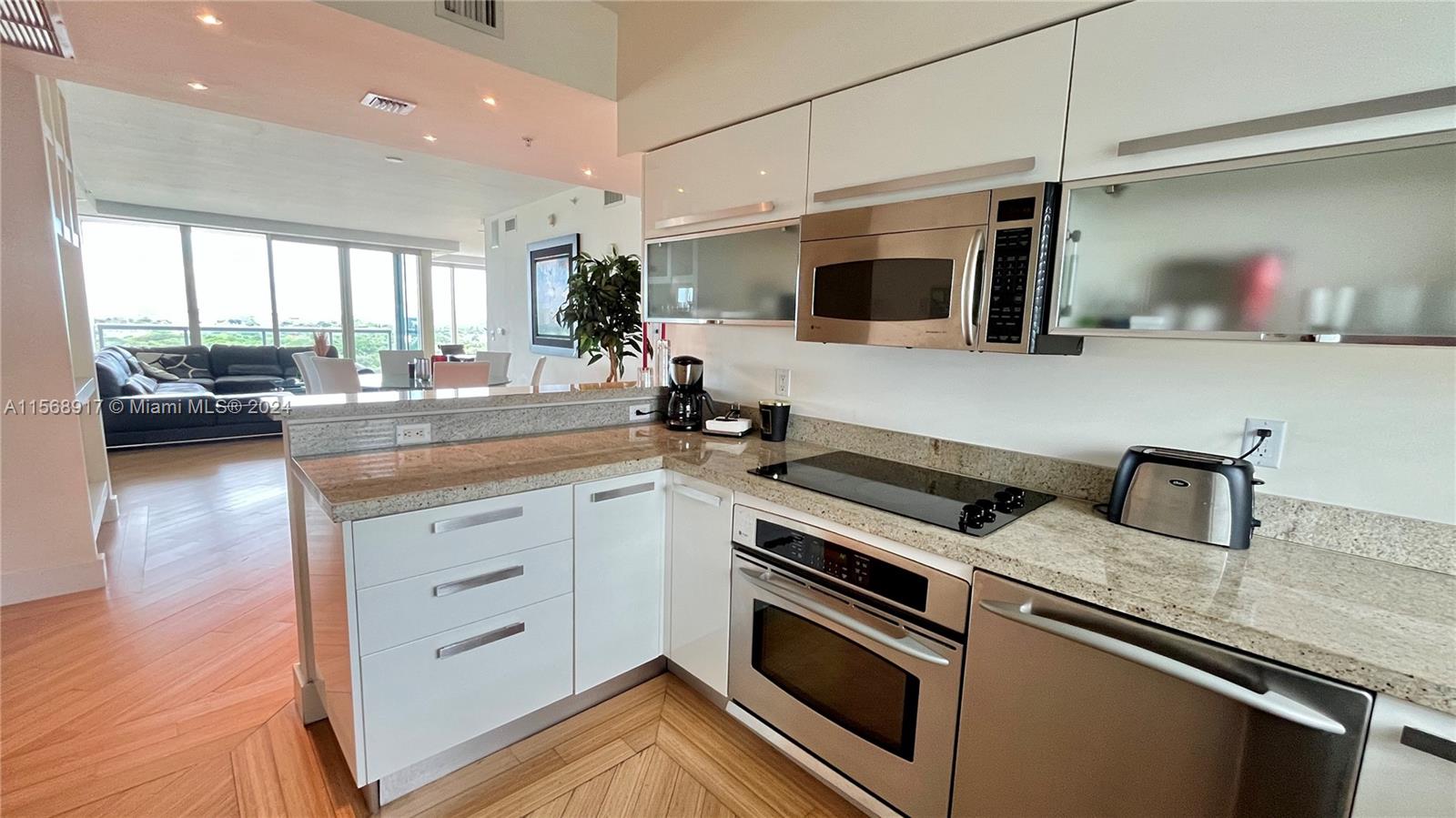 601 NE 36th St 1403, Miami, Florida 33137, 1 Bedroom Bedrooms, ,1 BathroomBathrooms,Residentiallease,For Rent,601 NE 36th St 1403,A11568917