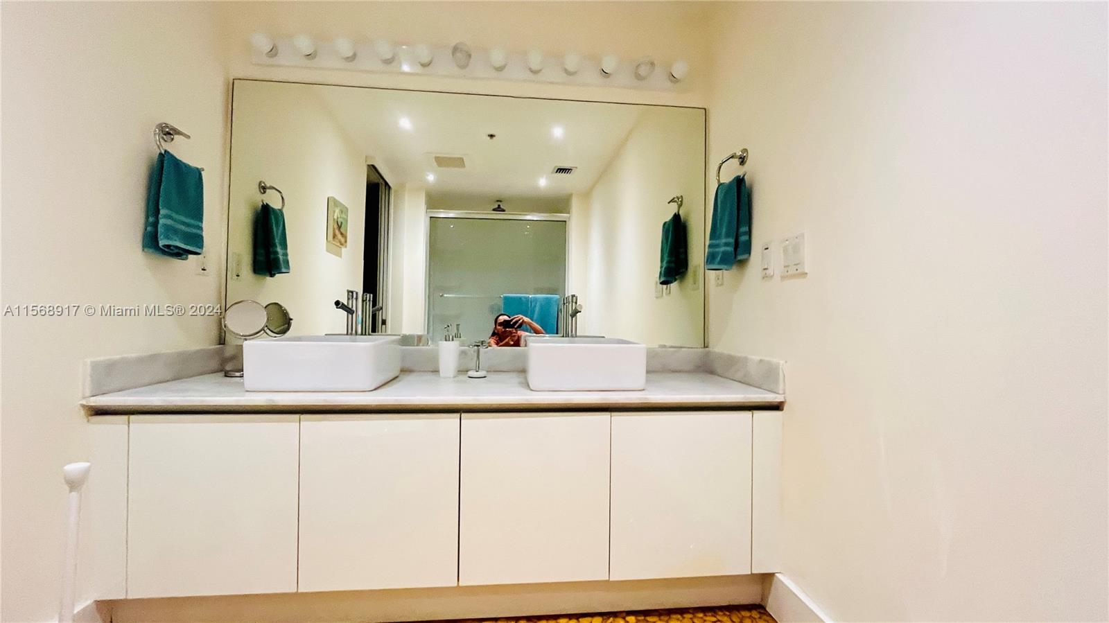 601 NE 36th St 1403, Miami, Florida 33137, 1 Bedroom Bedrooms, ,1 BathroomBathrooms,Residentiallease,For Rent,601 NE 36th St 1403,A11568917