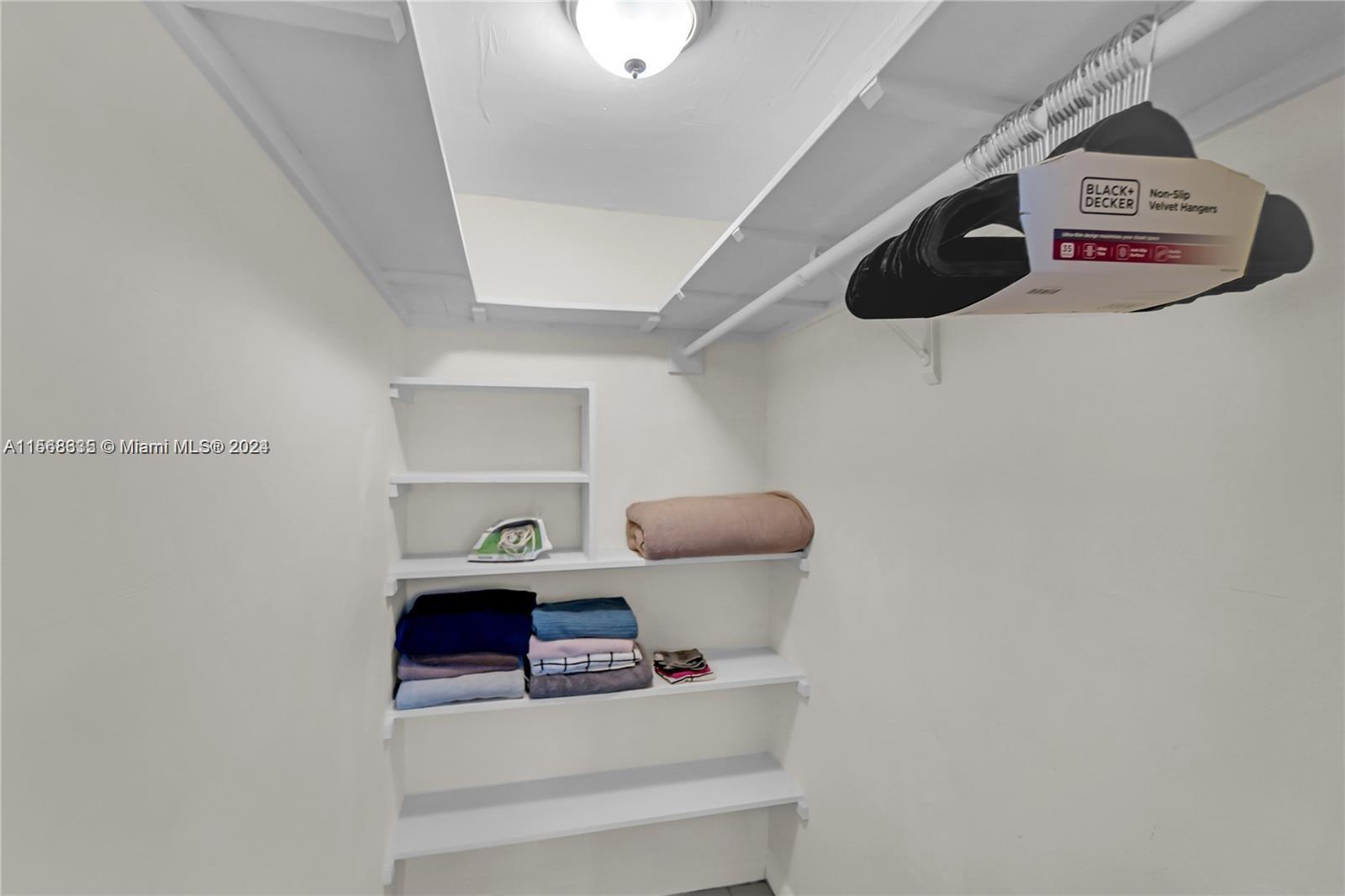 925 SW 15th Ave, Miami, Florida 33135, 4 Bedrooms Bedrooms, ,2 BathroomsBathrooms,Residentiallease,For Rent,925 SW 15th Ave,A11568335