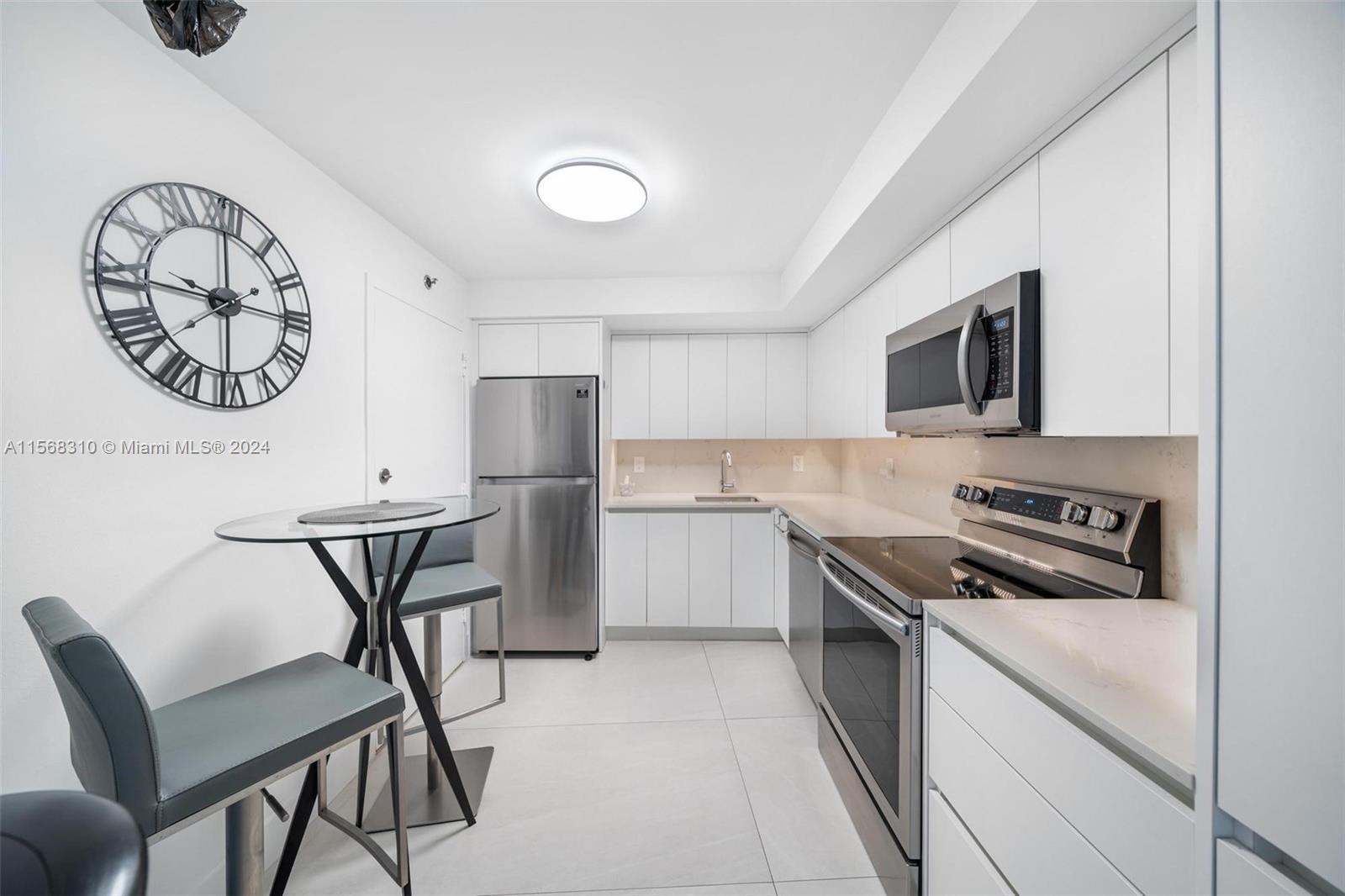 6039 Collins Ave 734, Miami Beach, Florida 33140, 2 Bedrooms Bedrooms, ,2 BathroomsBathrooms,Residentiallease,For Rent,6039 Collins Ave 734,A11568310