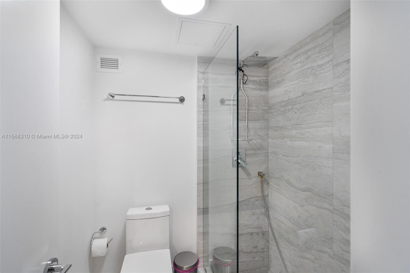6039 Collins Ave 734, Miami Beach, Florida 33140, 2 Bedrooms Bedrooms, ,2 BathroomsBathrooms,Residentiallease,For Rent,6039 Collins Ave 734,A11568310
