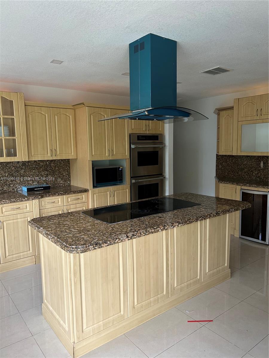 19740 W Saint Andrews Dr 0, Hialeah, Florida 33015, 7 Bedrooms Bedrooms, ,5 BathroomsBathrooms,Residentiallease,For Rent,19740 W Saint Andrews Dr 0,A11566646