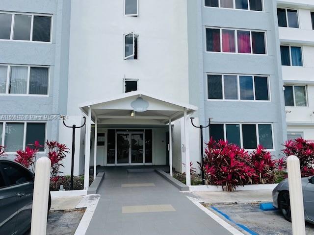 9001 SW 77th Ave C406, Miami, Florida 33156, 1 Bedroom Bedrooms, ,1 BathroomBathrooms,Residentiallease,For Rent,9001 SW 77th Ave C406,A11569470