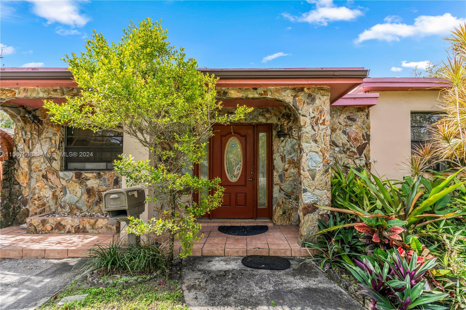 560 NE 158th St, Miami, Florida 33162, 3 Bedrooms Bedrooms, ,2 BathroomsBathrooms,Residentiallease,For Rent,560 NE 158th St,A11567508