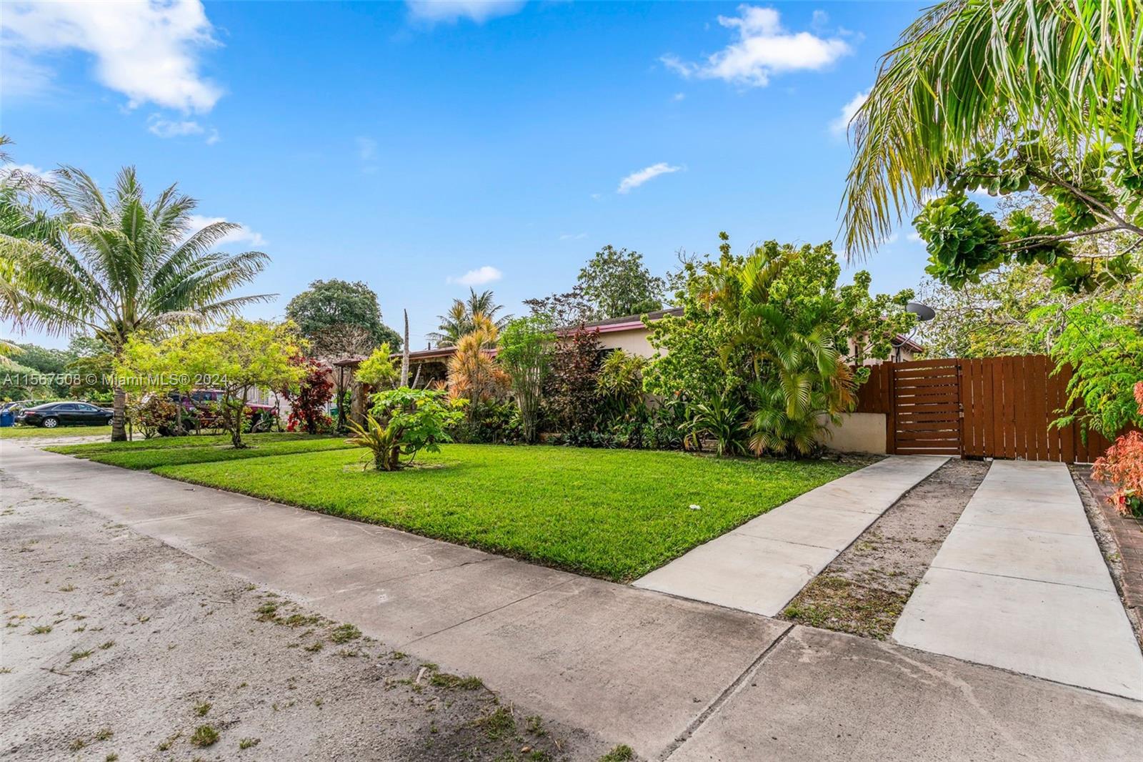 560 NE 158th St, Miami, Florida 33162, 3 Bedrooms Bedrooms, ,2 BathroomsBathrooms,Residentiallease,For Rent,560 NE 158th St,A11567508
