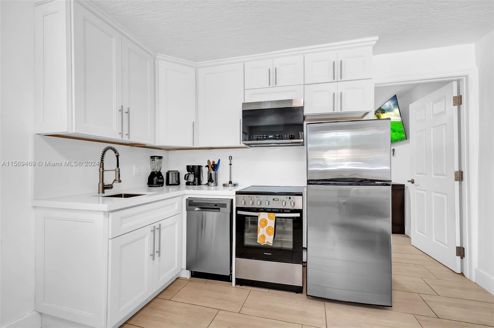 Dania Beach, Florida 33004, 1 Bedroom Bedrooms, ,1 BathroomBathrooms,Residentiallease,For Rent,A11569469